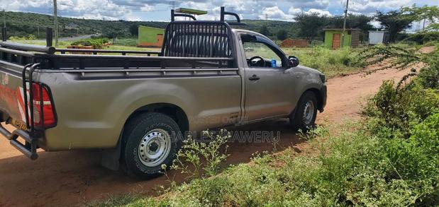 Toyota Hilux SR 2013 Gray