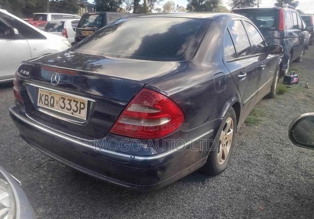 Mercedes-Benz E320 2004 Blue