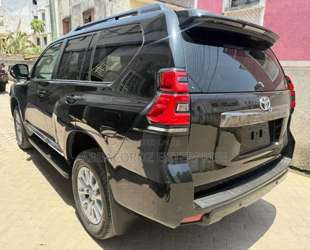 Toyota Land Cruiser Prado 2021 Black