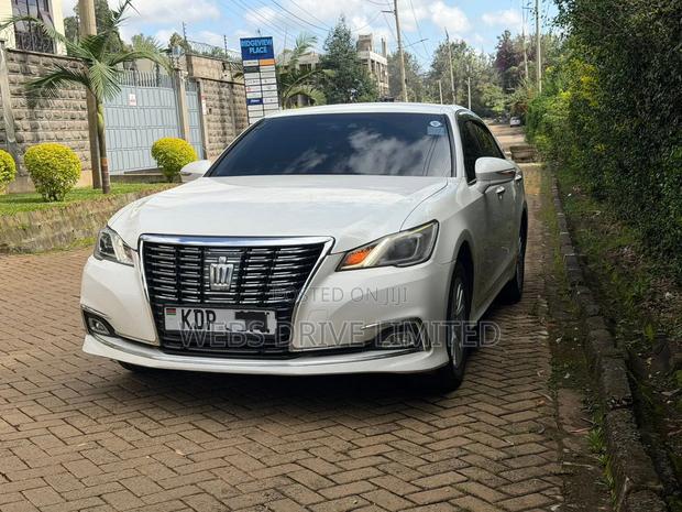 Toyota Crown 2017 White