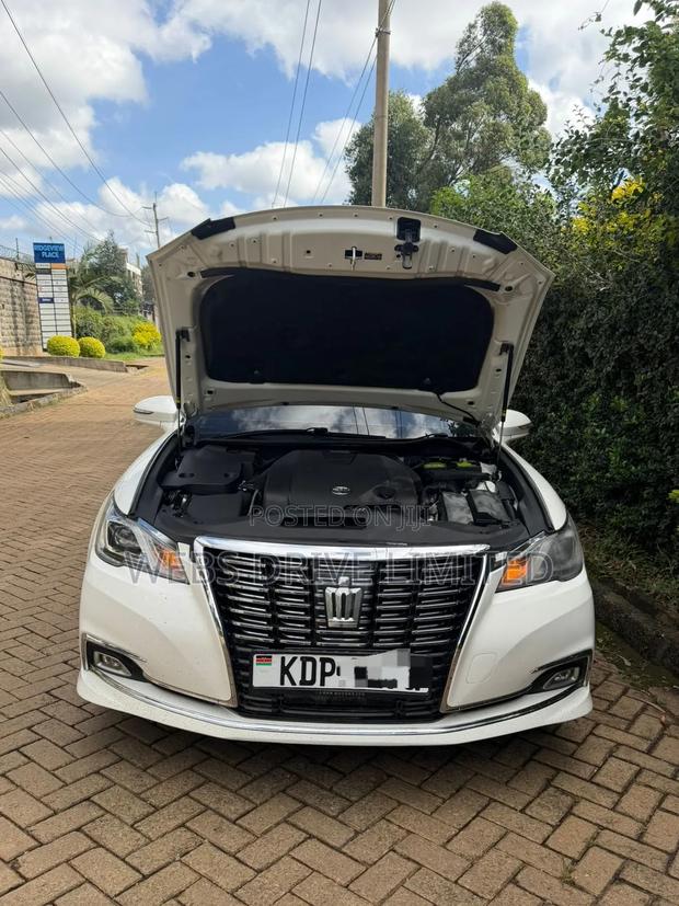 Toyota Crown 2017 White