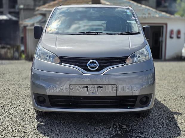 Nissan NV200 2019 Brown