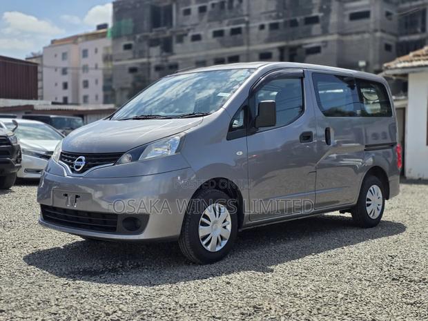 Nissan NV200 2019 Brown