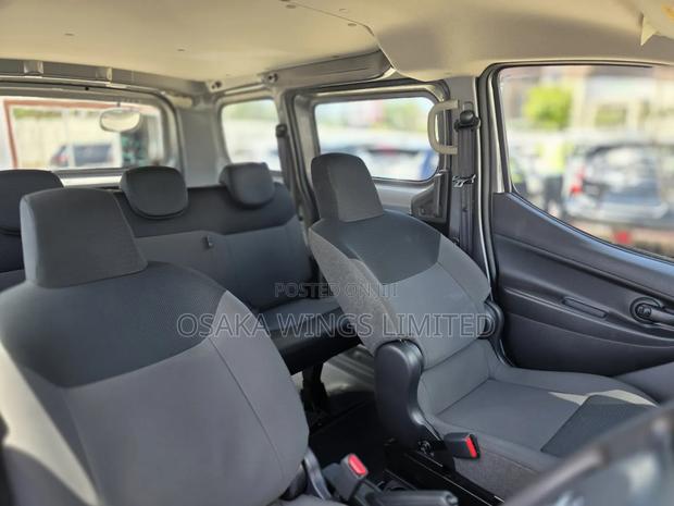 Nissan NV200 2019 Brown