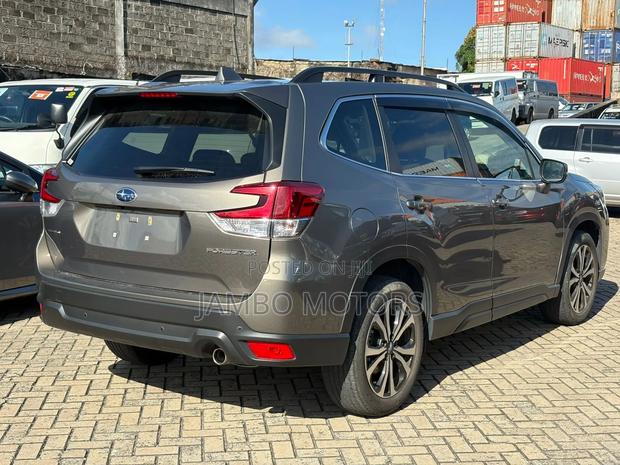 Subaru Forester Premium AWD 2019 Gold