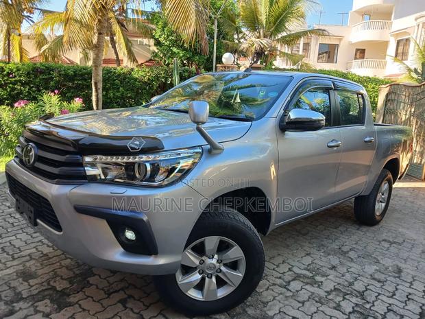 Toyota Hilux 2019 Silver