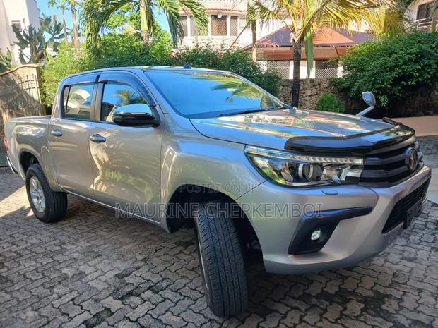 Toyota Hilux 2019 Silver