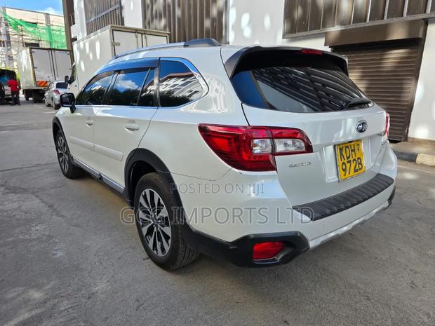 Subaru Outback 2.5i 4dr Wagon AWD (2.5L 4cyl CVT) 2015 White