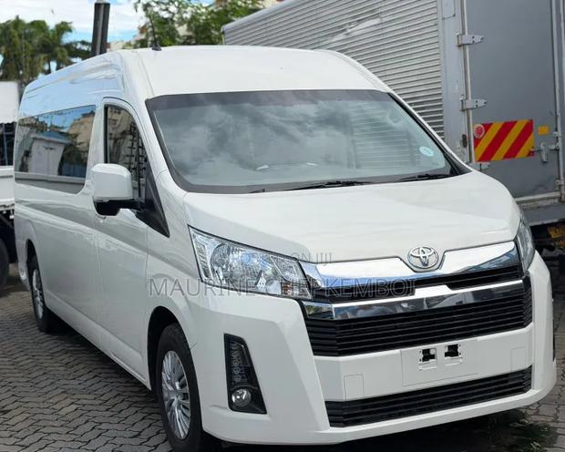 Toyota HiAce 2019 White