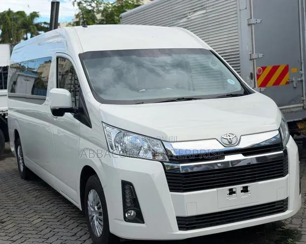 Toyota HiAce 2019 White