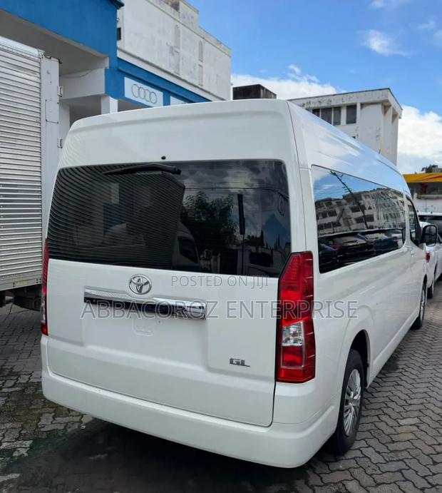 Toyota HiAce 2019 White