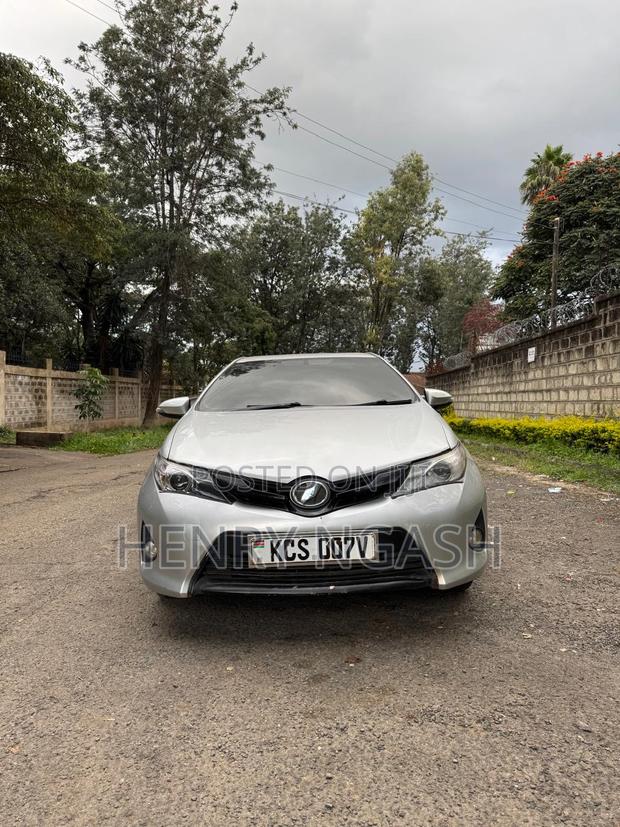 Toyota Auris 2013 Silver