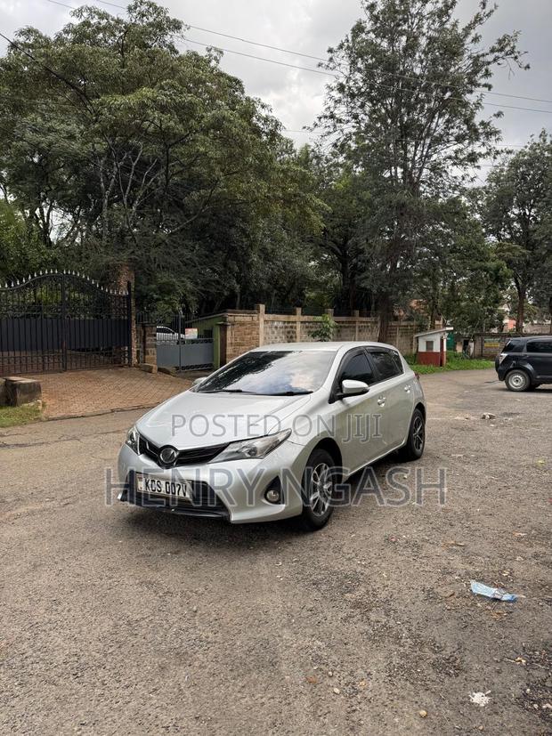 Toyota Auris 2013 Silver