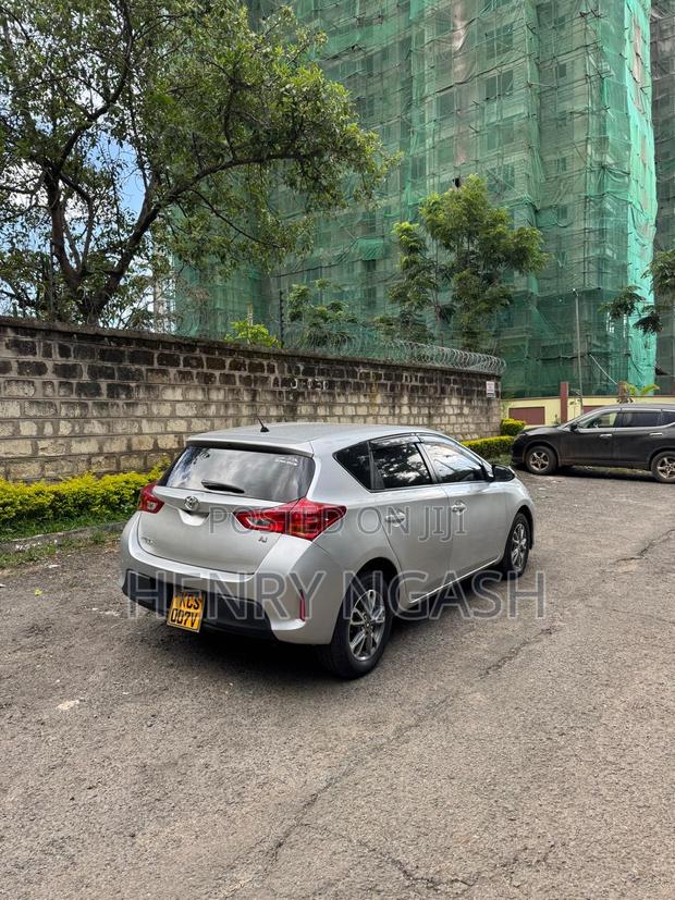 Toyota Auris 2013 Silver