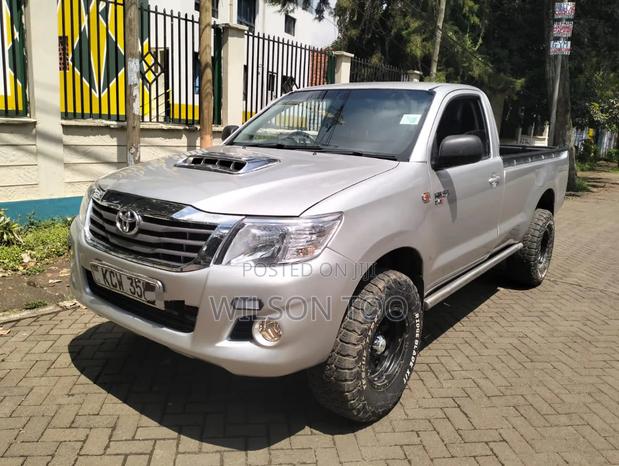 Toyota Hilux 2012 Gray