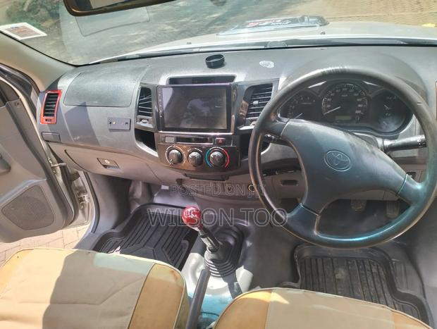 Toyota Hilux 2012 Gray