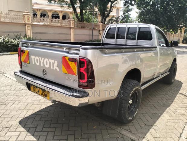 Toyota Hilux 2012 Gray