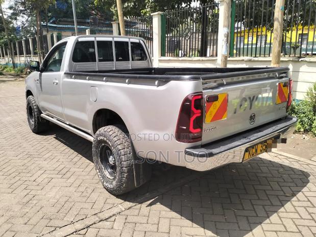 Toyota Hilux 2012 Gray