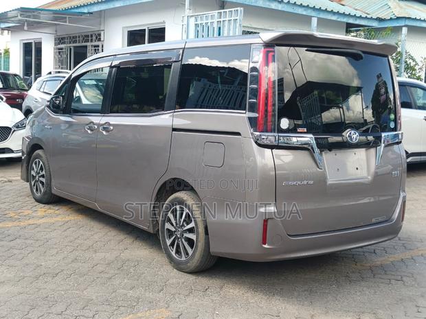 Toyota Esquire 1.8 FWD Hybrid (7 seater) 2019 Gray