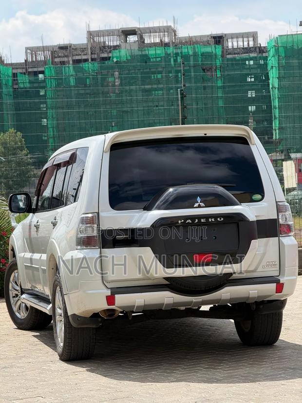Mitsubishi Pajero Sport 2018 White