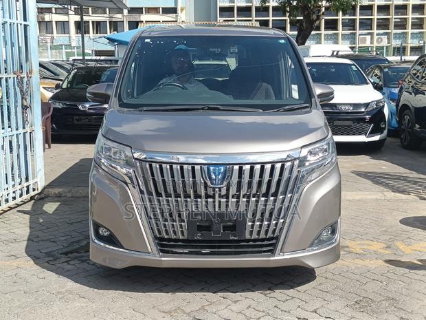 Toyota Esquire 1.8 FWD Hybrid (7 seater) 2019 Gray