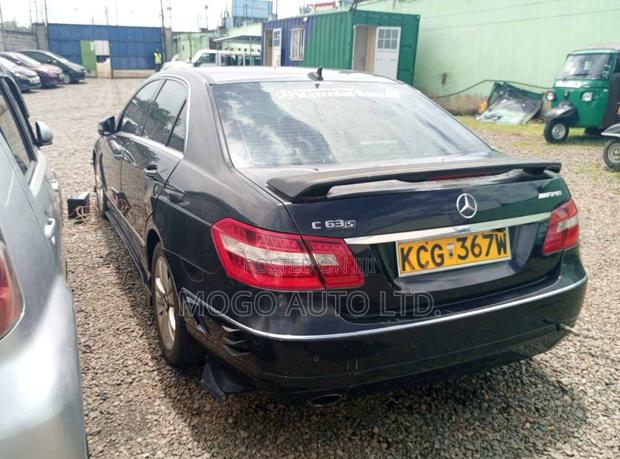 Mercedes-Benz E200 2010 Black