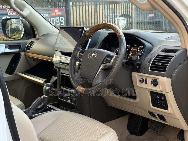 Toyota Land Cruiser Prado 2.7 2019 White