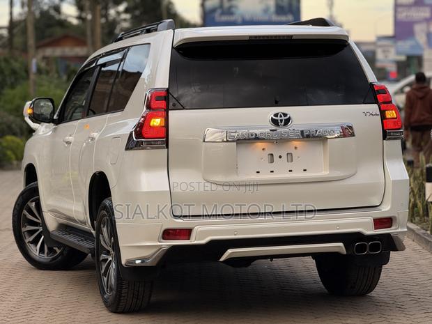 Toyota Land Cruiser Prado 2.7 2019 White