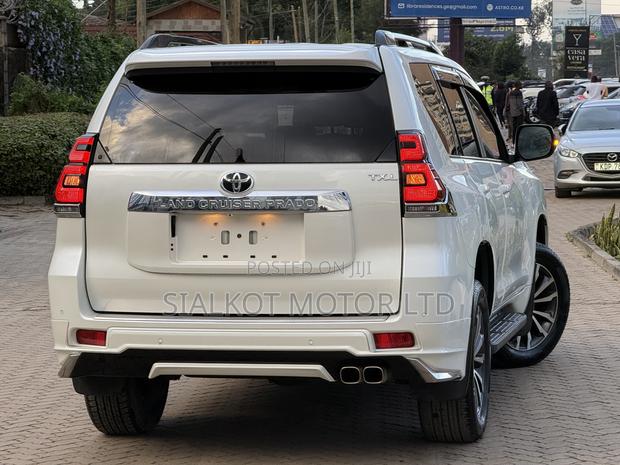 Toyota Land Cruiser Prado 2.7 2019 White