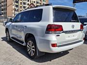 Toyota Land Cruiser 4.6 V8 ZX 2019 Pearl for sale