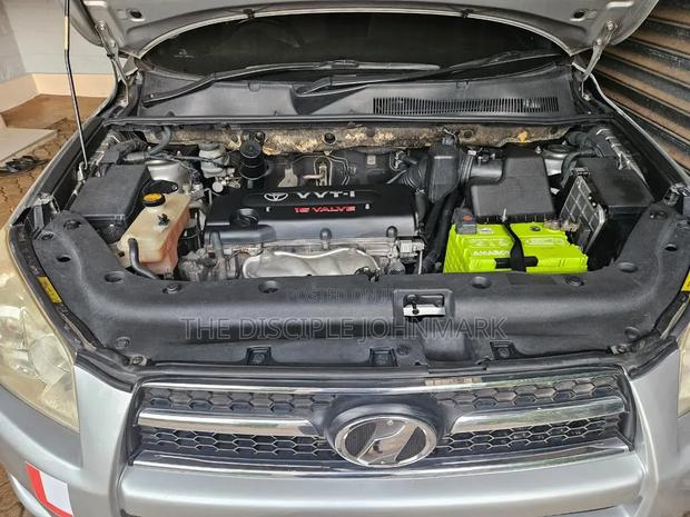 Toyota RAV4 2011 Silver