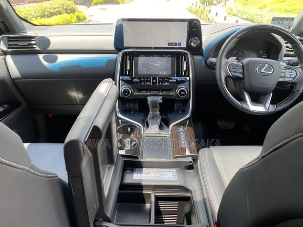 Lexus LX 2022 White