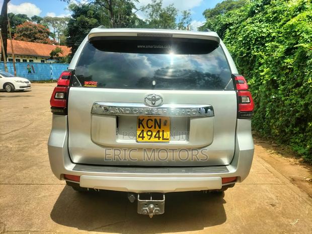 Toyota Land Cruiser Prado 2010 Silver