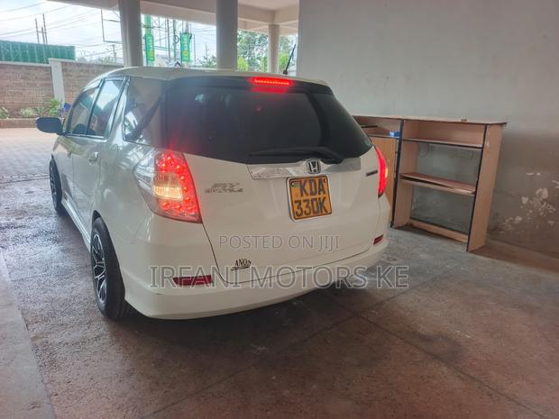 Honda Fit Shuttle 1.3 Hybrid 2WD 2013 White