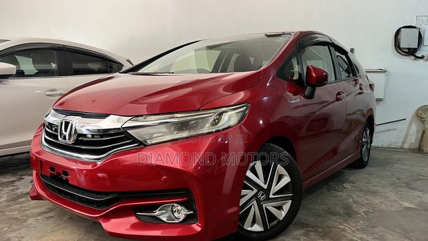 Honda Fit Shuttle 2018 Red