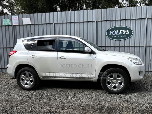 Toyota RAV4 Limited FWD (2.5L 4cyl 6A) 2016 White