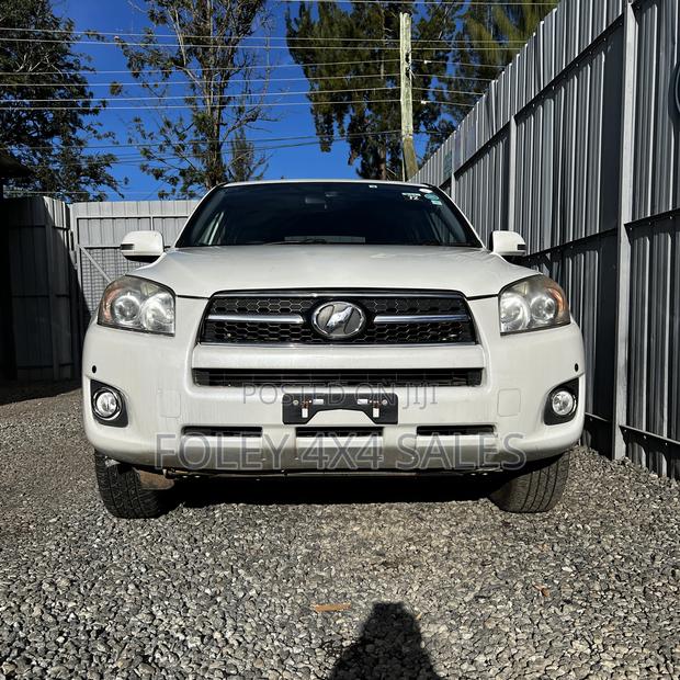 Toyota RAV4 Limited FWD (2.5L 4cyl 6A) 2016 White