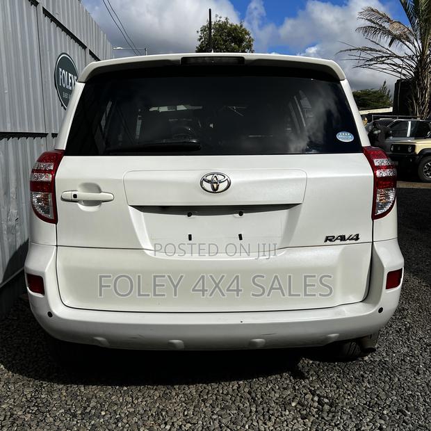 Toyota RAV4 Limited FWD (2.5L 4cyl 6A) 2016 White