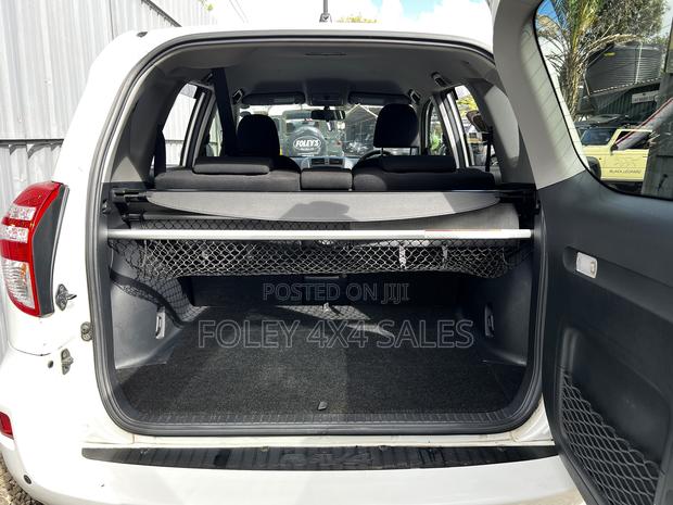 Toyota RAV4 Limited FWD (2.5L 4cyl 6A) 2016 White
