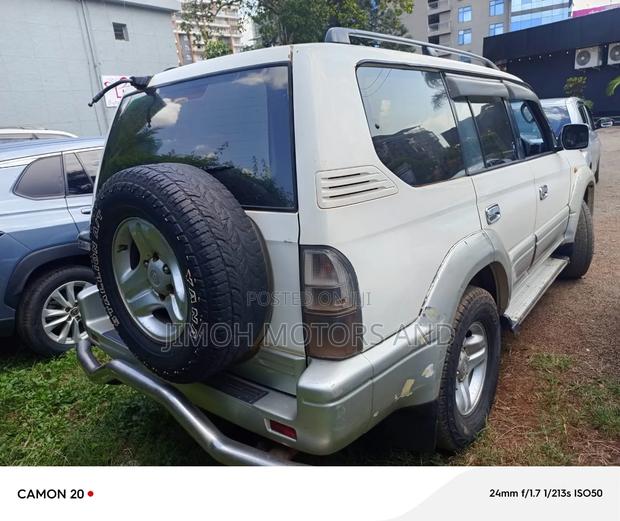 Toyota Land Cruiser Prado 2001 White
