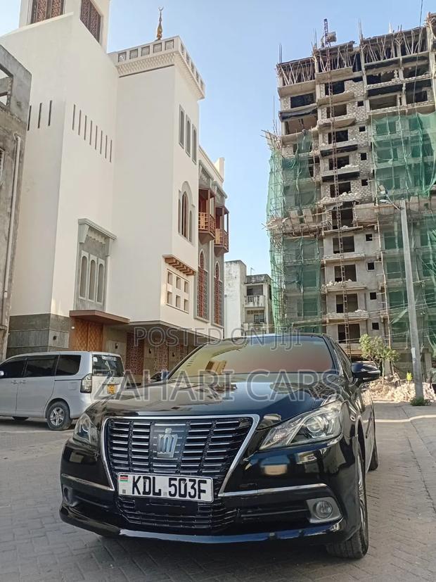 Toyota Crown 2015 Black