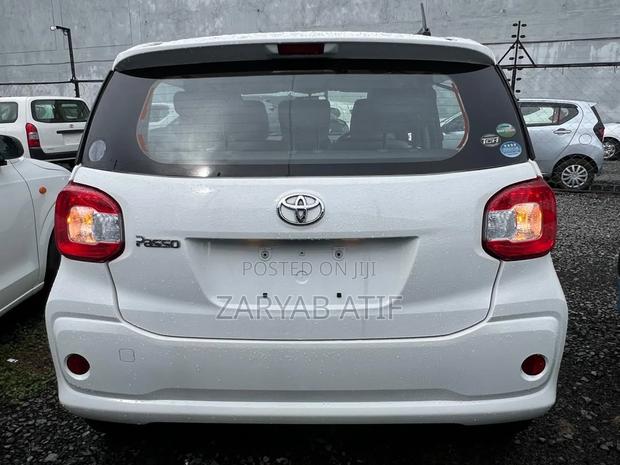 Toyota Passo 2018 White