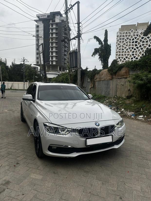 BMW 320i Sedan RWD 2016 White