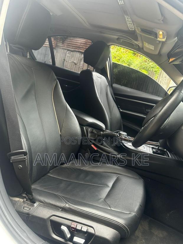 BMW 320i Sedan RWD 2016 White