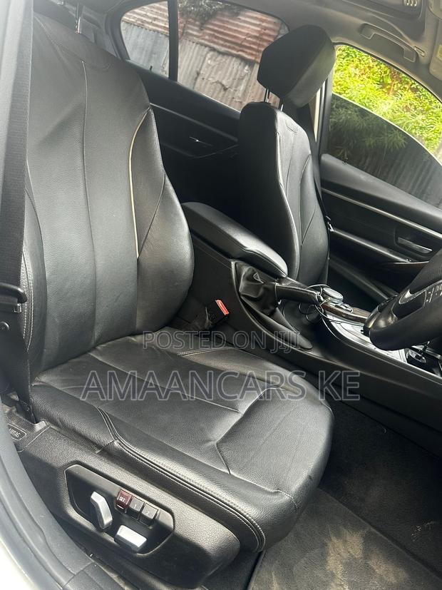 BMW 320i Sedan RWD 2016 White