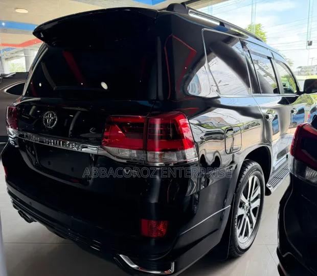 Toyota Land Cruiser 4.6 V8 ZX 2019 Black