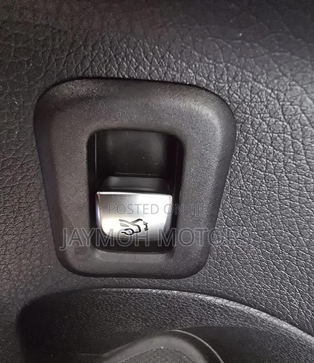 Mercedes-Benz C200 2019 Pearl
