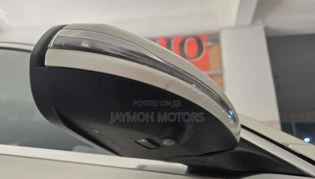 Mercedes-Benz C200 2019 Pearl