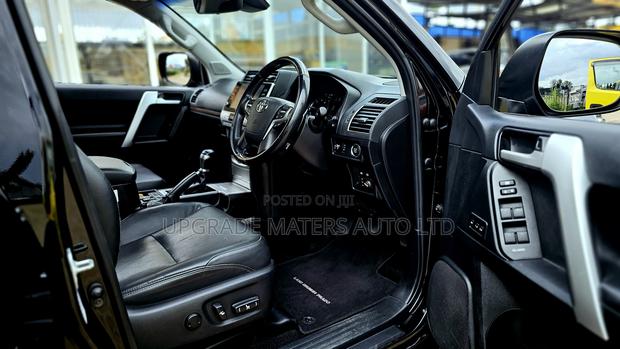 Toyota Land Cruiser Prado Kakadu 2020 Black