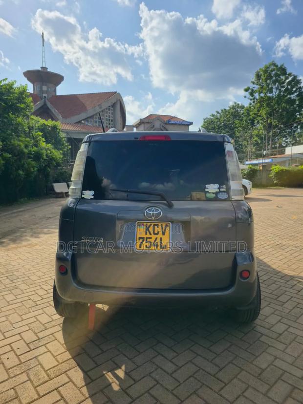 Toyota Sienta 2012 Gray